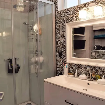 Entierement Renove Avec Superbe Vue Sur La Baie Sainte-anne A - Ref 96 아파트